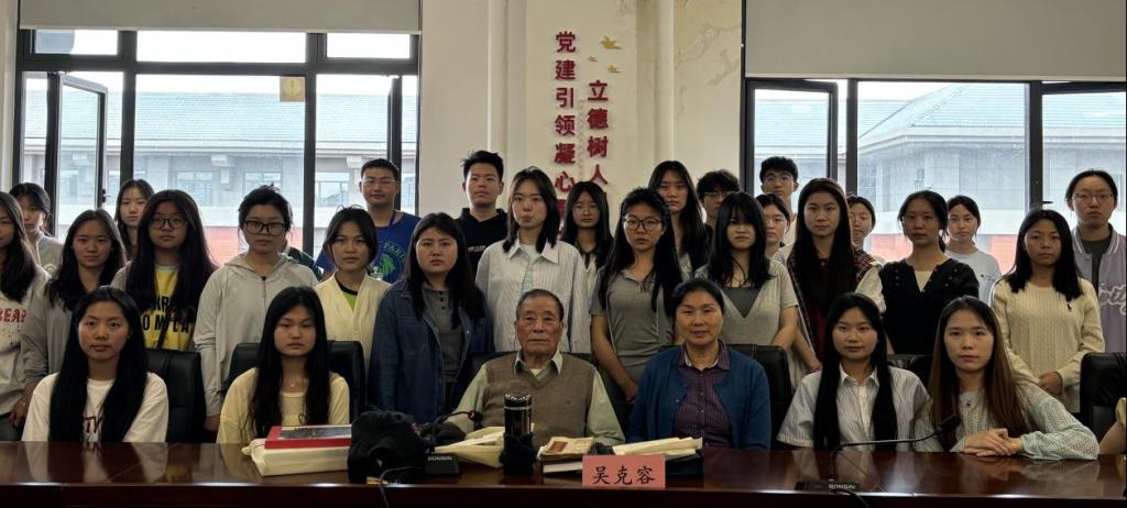 耀世注册举办“学党史 听党话 跟党走 做好时代青年” 老党员与青年师生交流座谈会